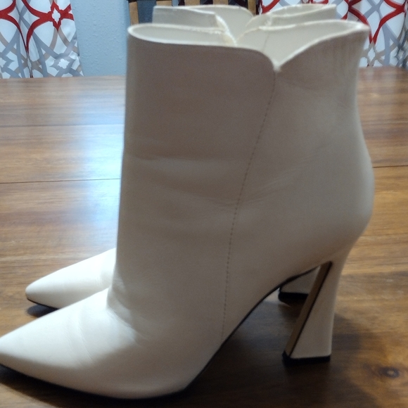 Nine West Torrie boots in White - Picture 5 of 9